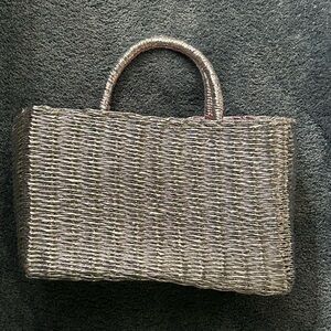 METALLIC WOVEN TOTE